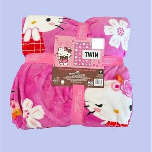 Hello Kitty Sanrio floral fuchsia Twin size blanket throw (NWT)